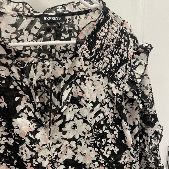 Floral Top - Picture 2 of 2